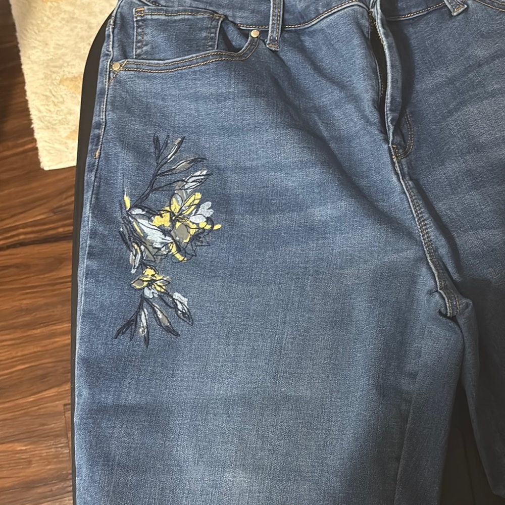Floral Embroidered Blue Jeans - Picture 2 of 6